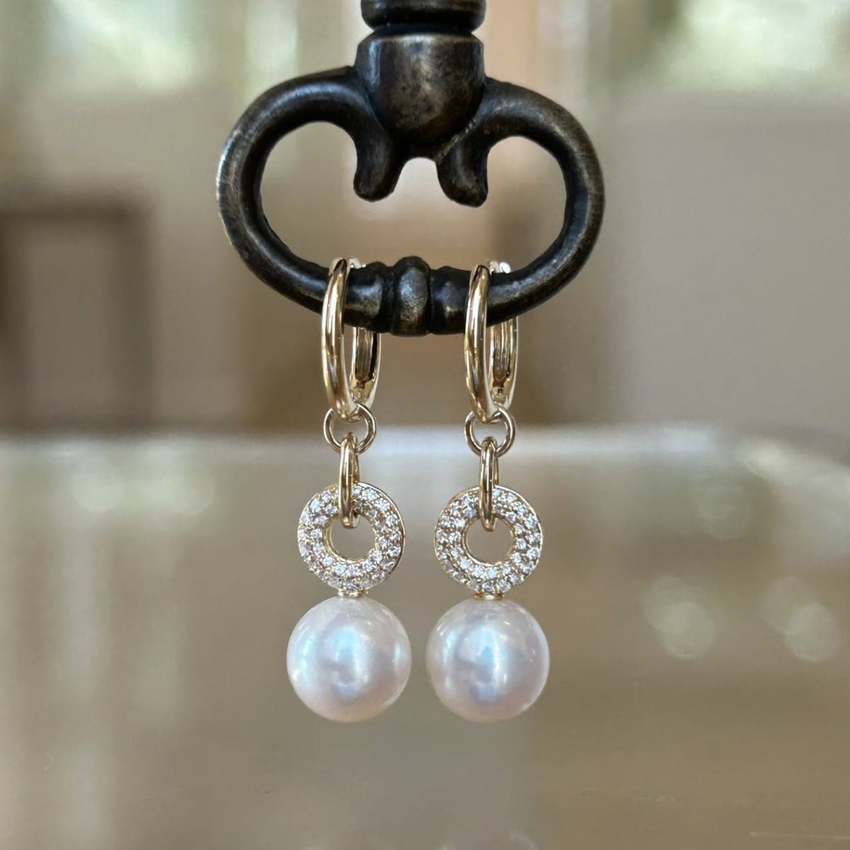 18K Yellow Gold White Freshwater Pearl Dangle Earrings